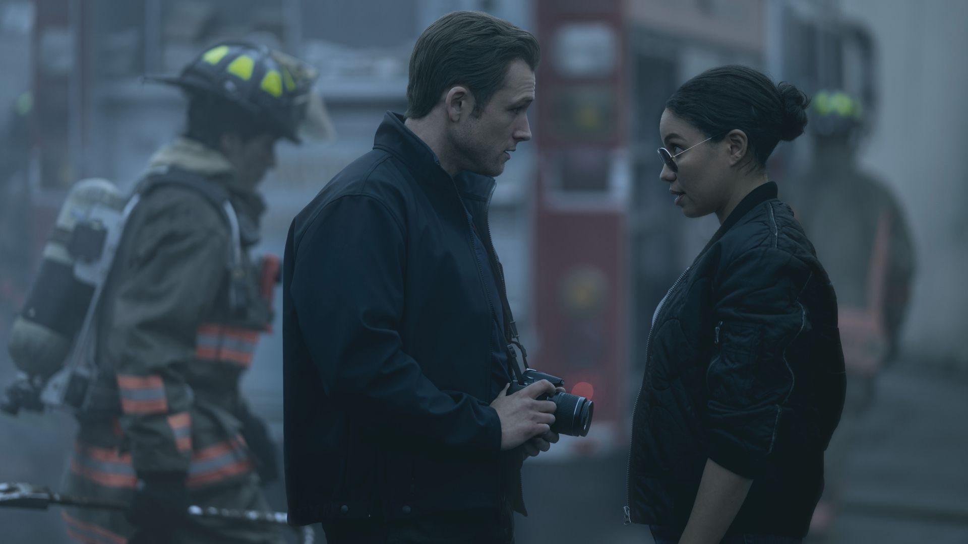 Taron Egerton as Dave Gudsen and Jurnee Smollett as Michell Calderon in Smoke