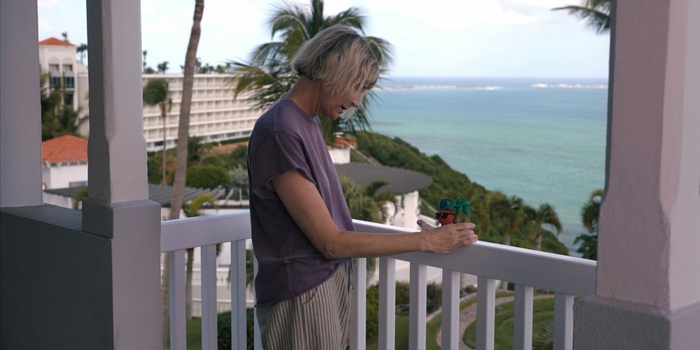 Anne angry at a strawberry man from the gift shop in episode 4 of The Four Seasons.