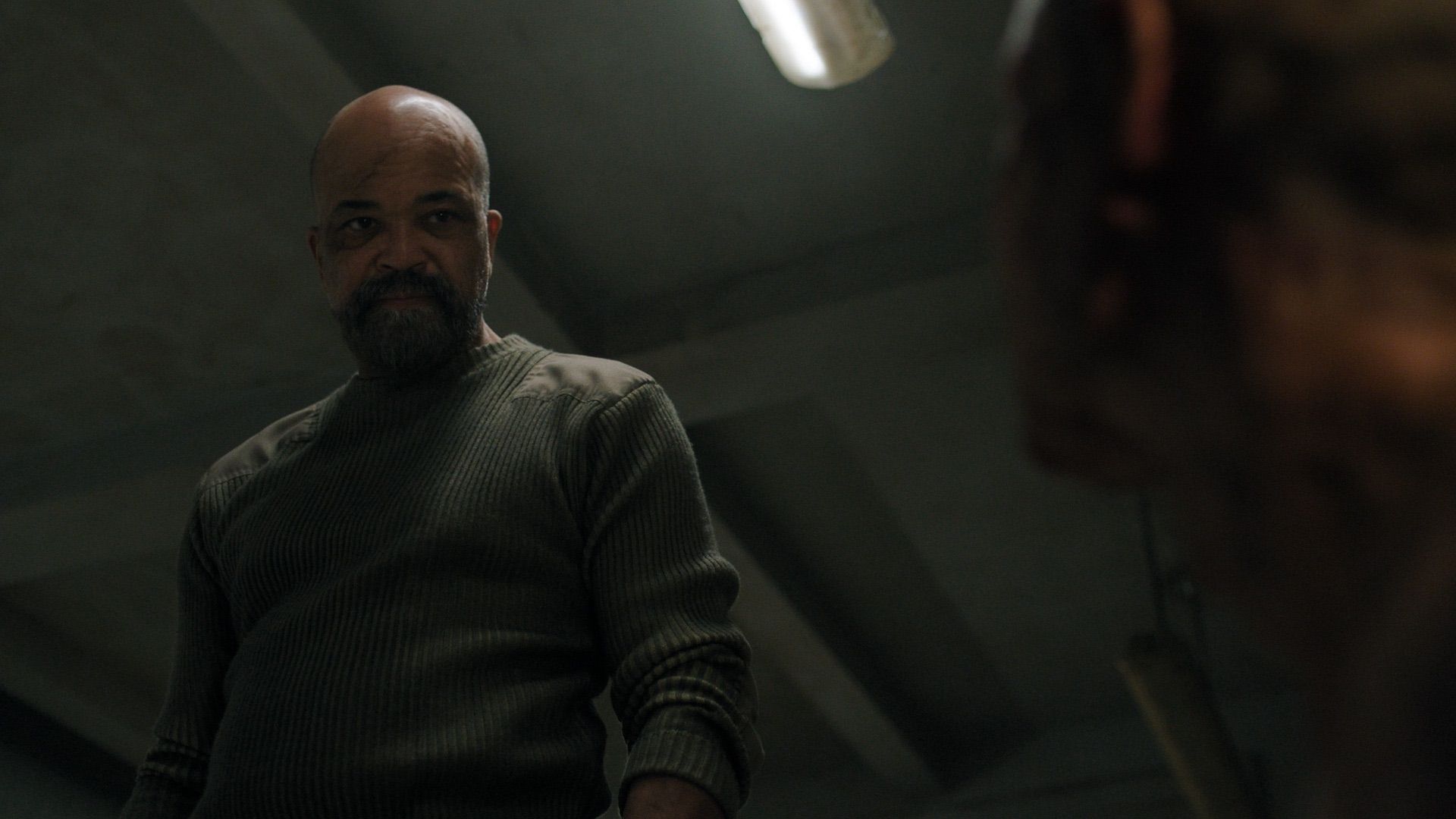 Jeffrey Wright as Isaac Dixon interrogating a Serephite in The Last of Us Season 2.