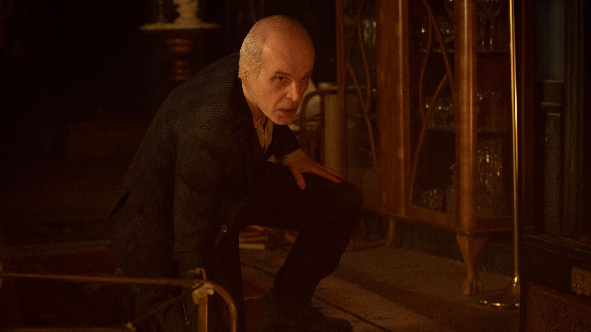 The Croat kneeling down and looking at someone in The Walking Dead: Dead City