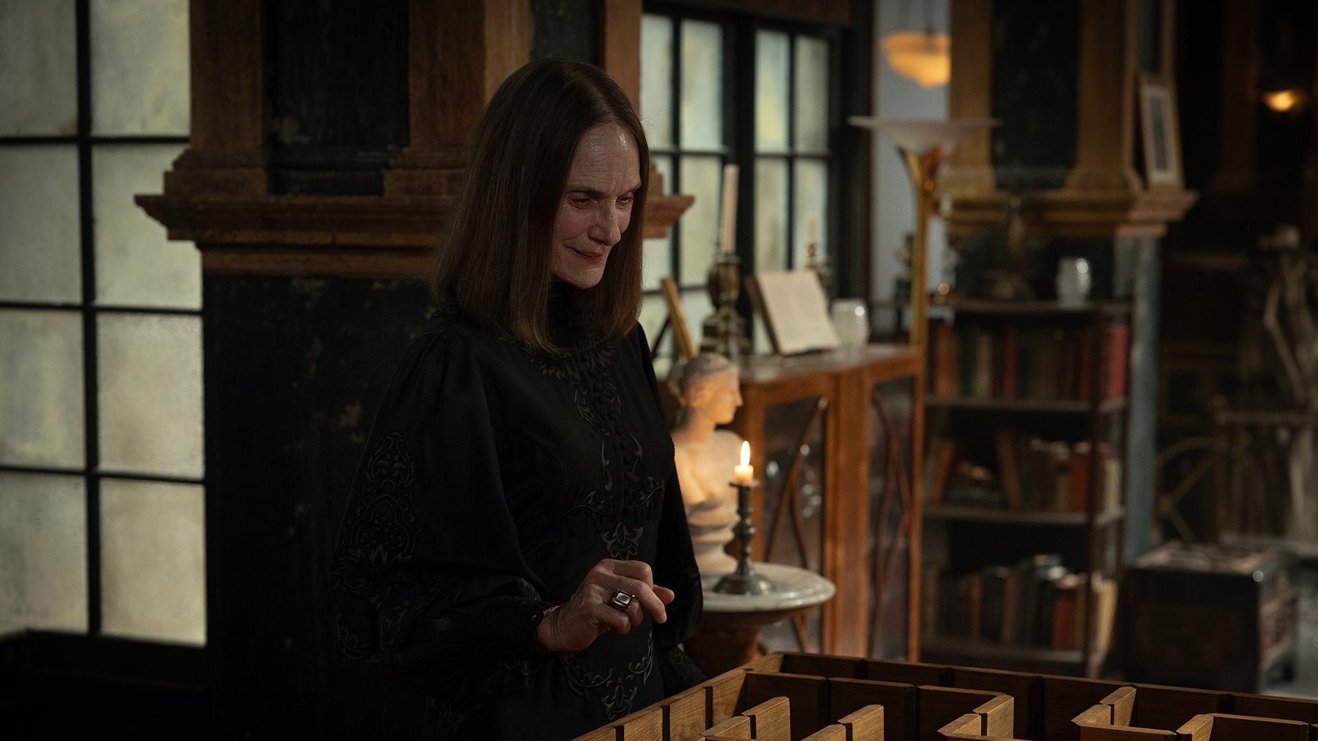 The Dama looking lovingly at the maze she made for her rat in The Walking Dead: Dead City.