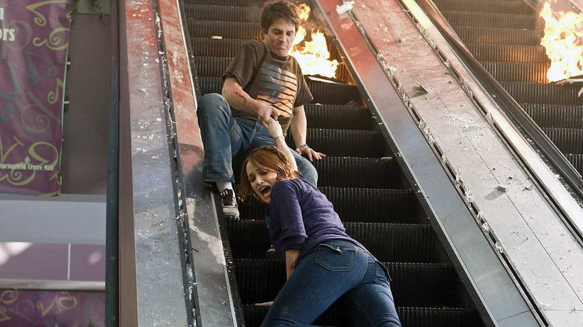 Lori falls in the escalator in The Final Destination