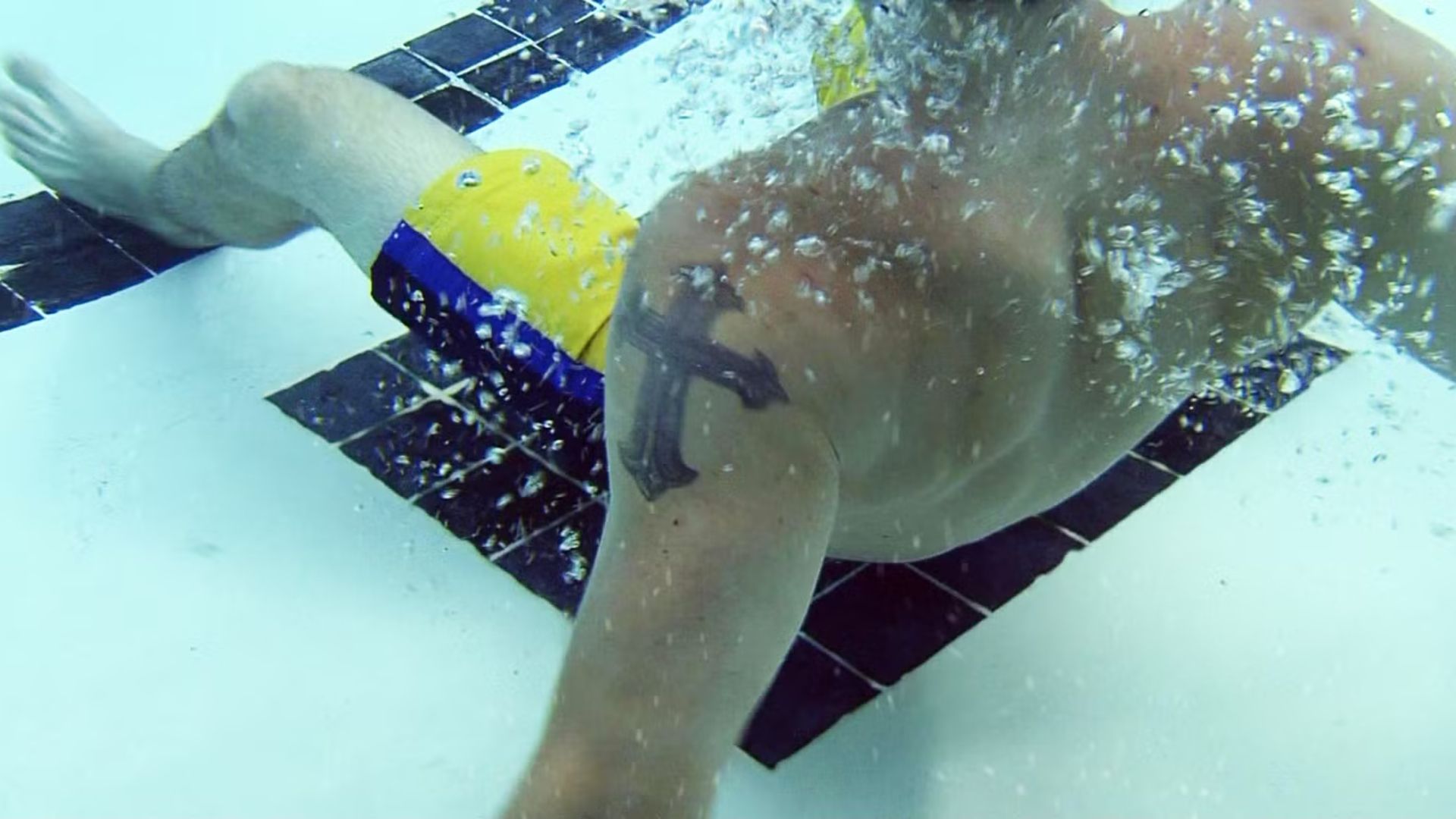 Hunt is caught in the pool in The Final Destination