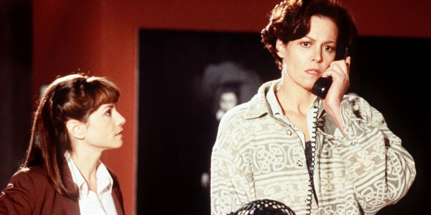 Holly Hunter & Sigourney Weaver in Copycat