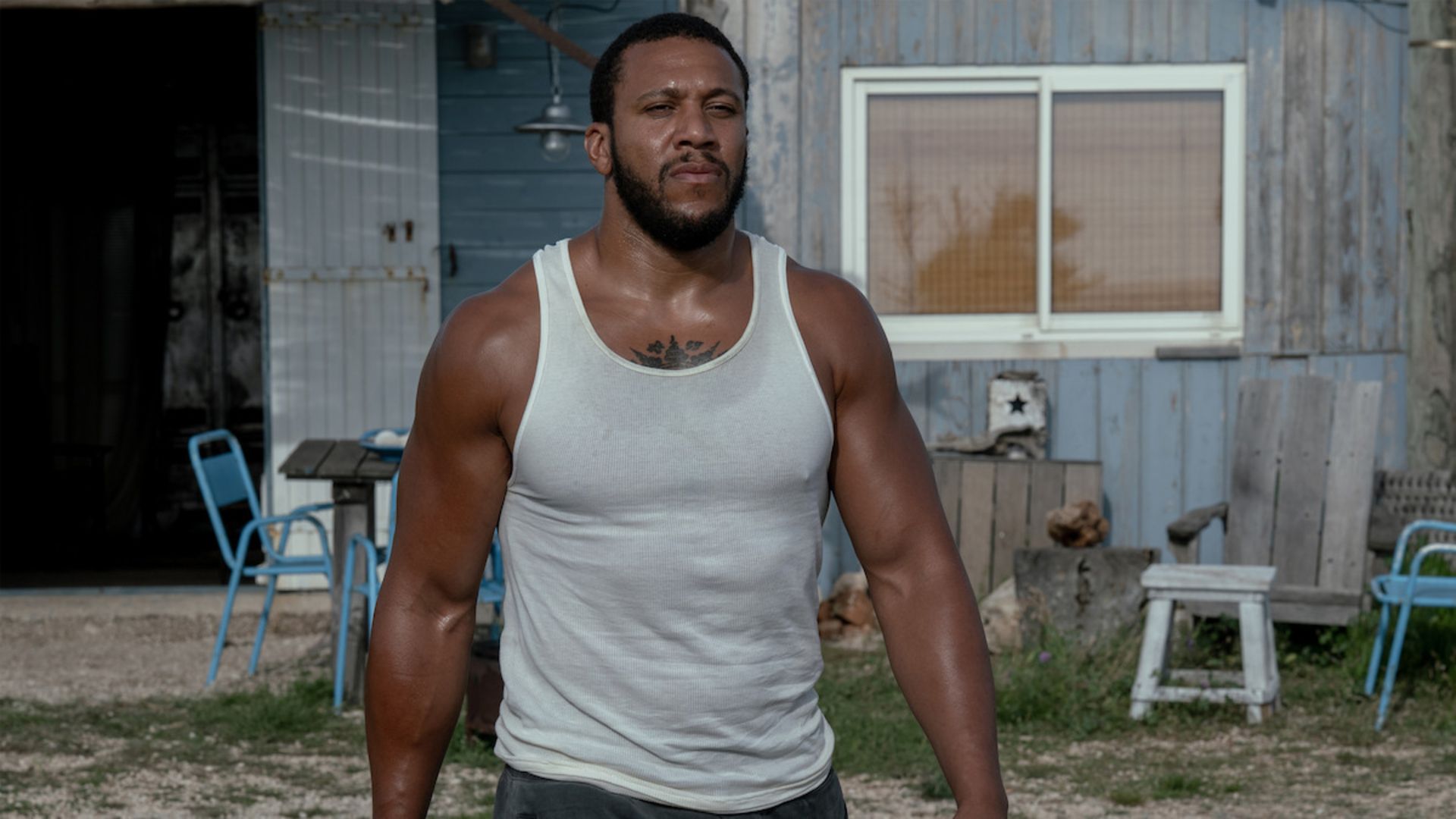 Bastien wears a tank top in K.O.