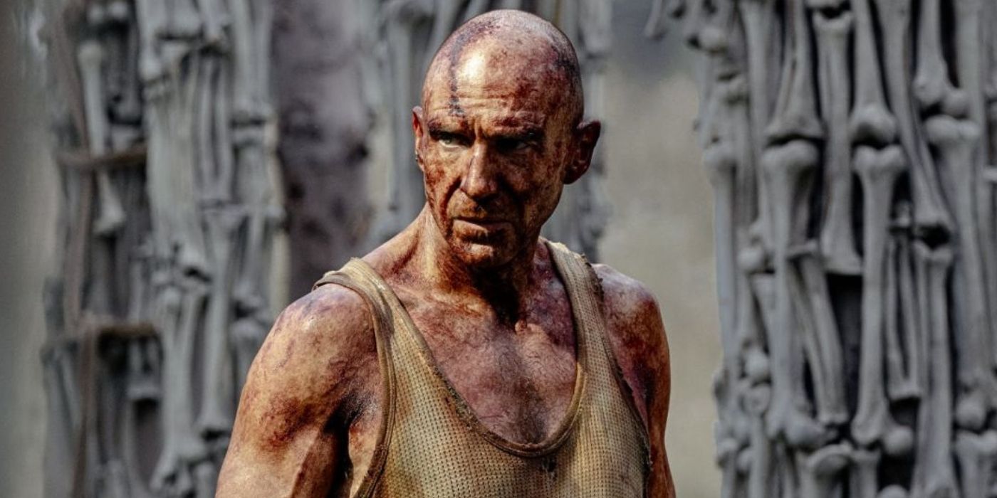 Ralph Fiennes in 28 Years Later with blood all over him