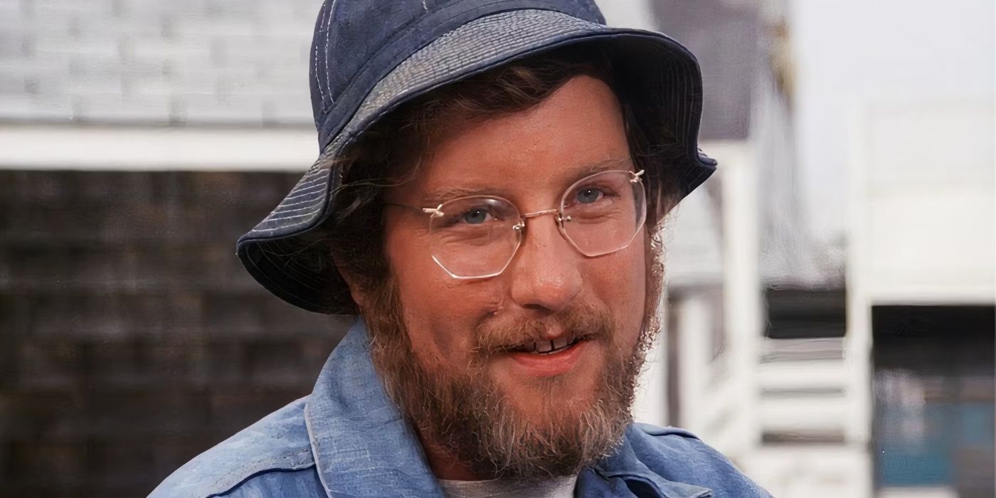 Richard Dreyfuss in Jaws wearing a bucket hat and smiling