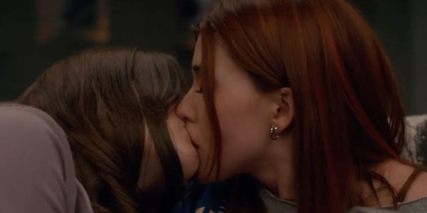 Samantha kisses Abby in Season 3 of 'Ginny & Georgia'