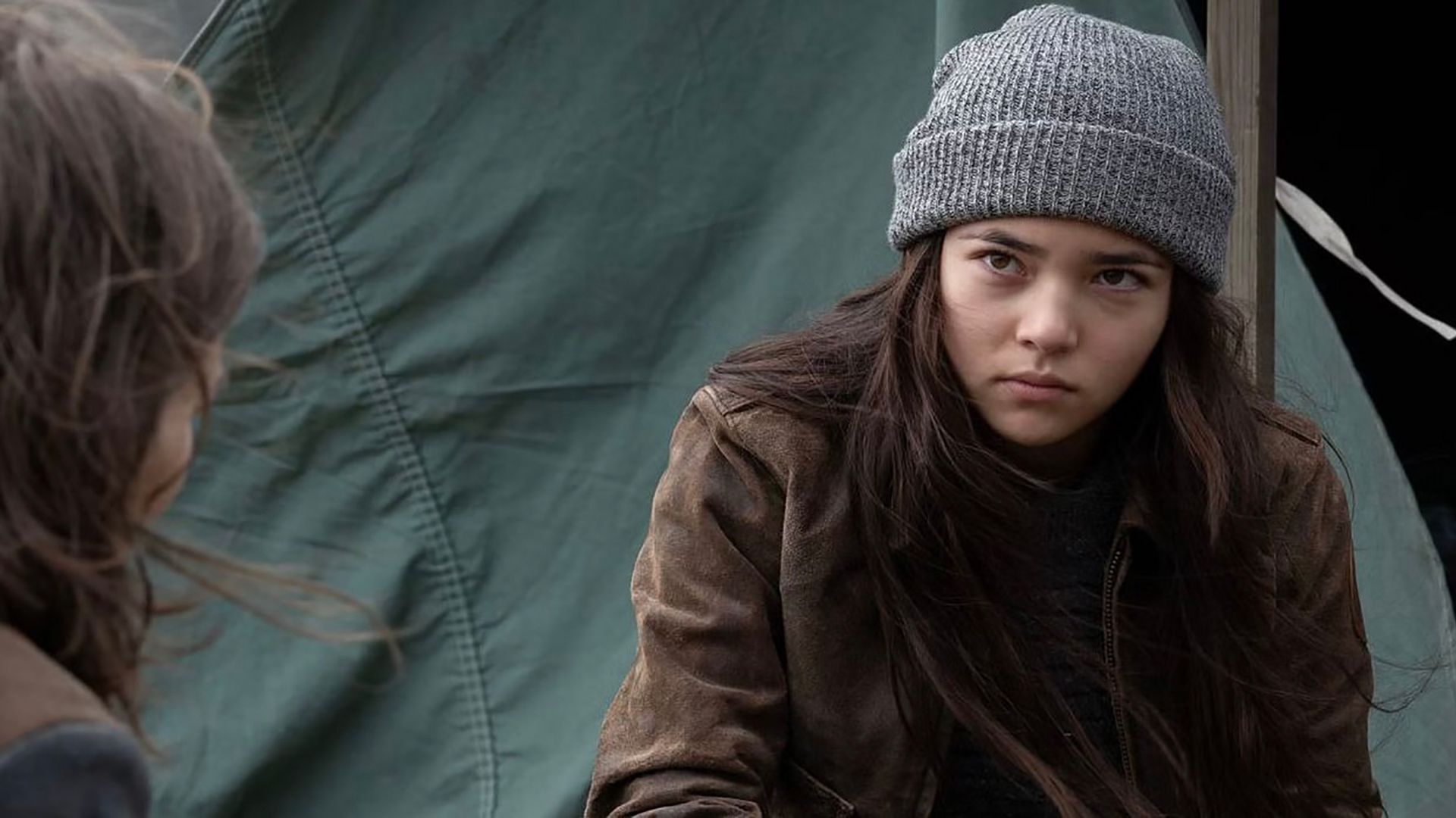 Ginny wearing a knit cap talking to Maggie in The Walking Dead: Dead City.