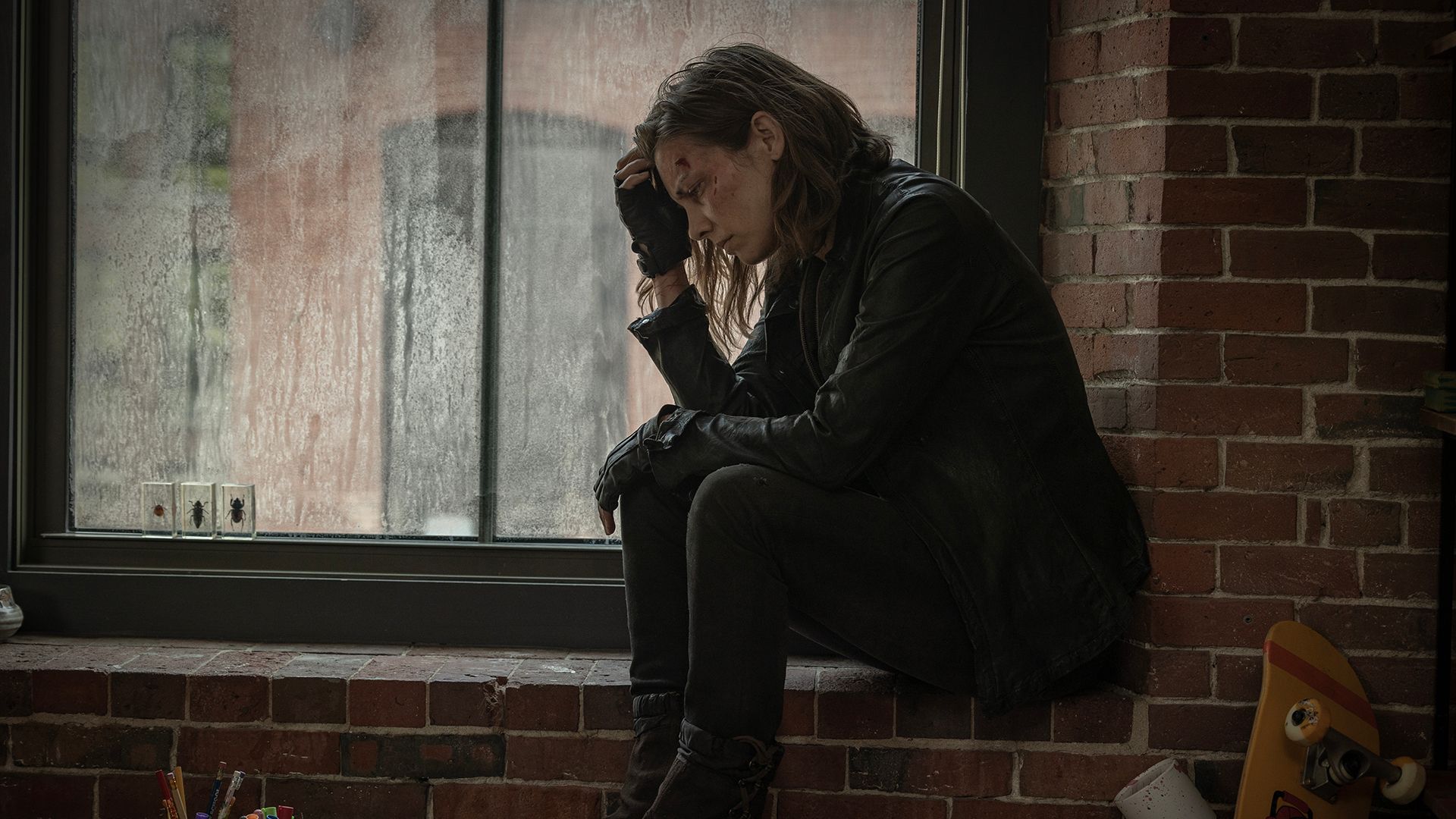 Maggie sitting by the window, her head in her hand in The Walking Dead: Dead City