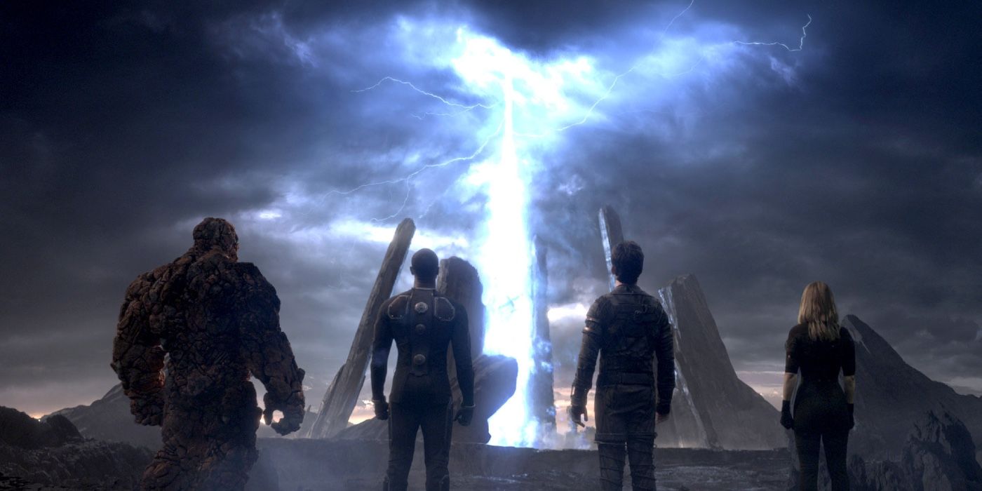 The cast of Fantastic Four (2015), including Jamie Bell, Michael B. Jordan, Miles Teller and Kata Mara, stare at an energy beam