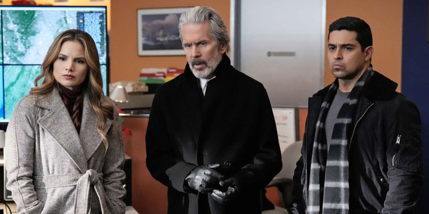 Parker wears black leather gloves in NCIS