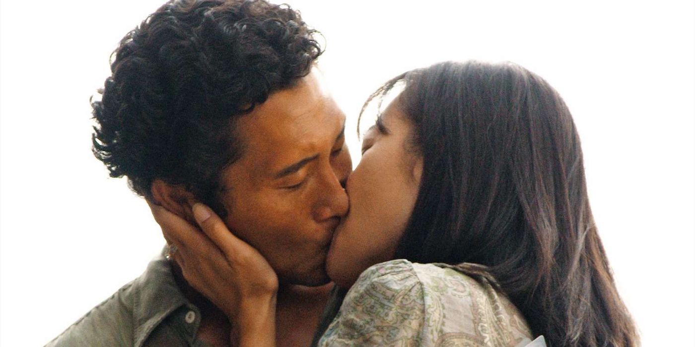 Sun and Jin kissing in Lost