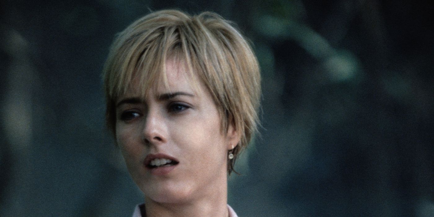 Téa Leoni as Amanda Kirby in Jurassic Park III