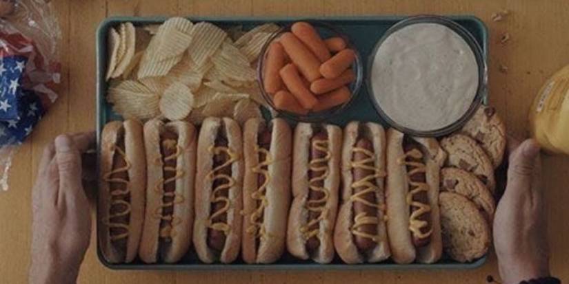A tray with seven hot dogs in Weapons