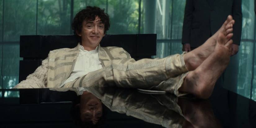 Boy puts his bare feet up in Alien: Earth