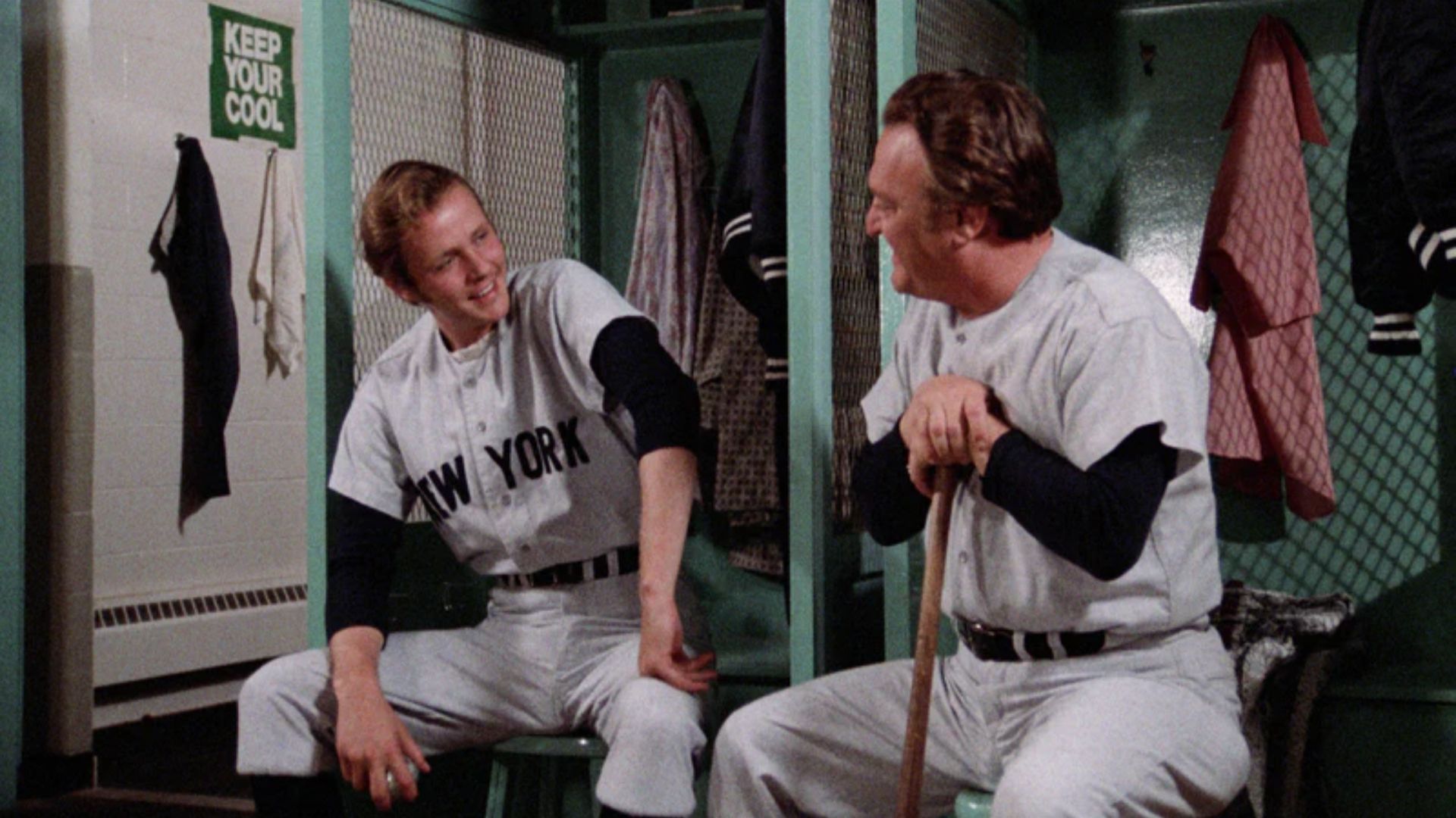 Dutch Schnell talking to the rest of the team with Bruce Pearson behind him in Bang The Drum Slowly