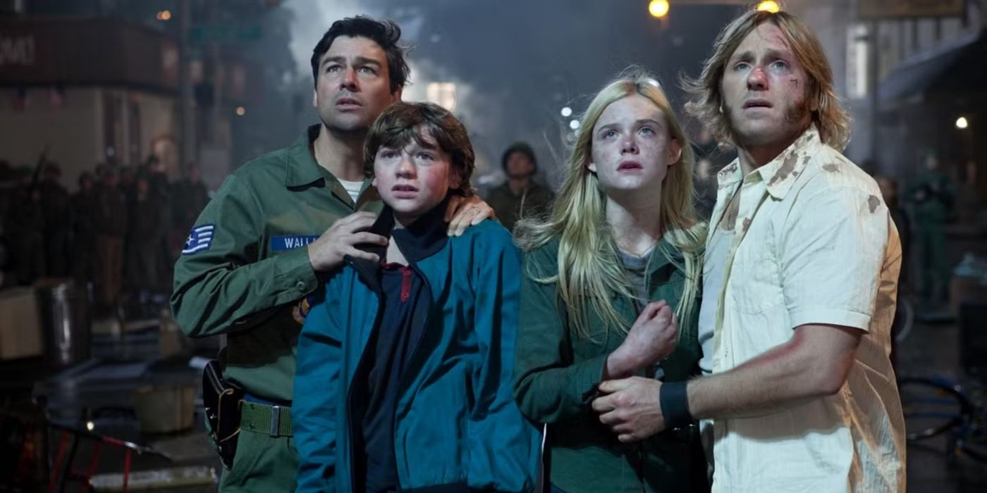 Joe and Alice look to the sky in Super 8