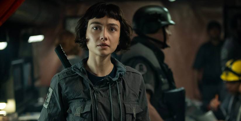 Sydney Chandler in Alien: Earth with a soldier behind her