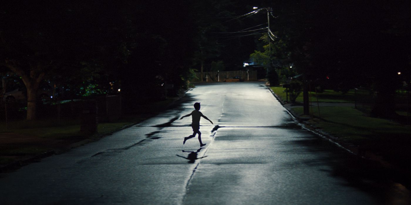 A child runs out into a dark street alone in Weapons. 