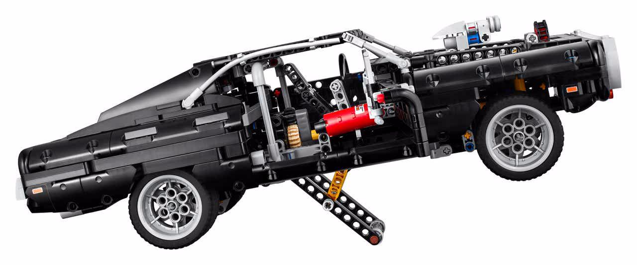 LEGO Technic Dom's Dodge Charger Set Photo #2