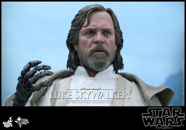 Star Wars: The Force Awakens Luke Skywalker Hot Toys Photo 3
