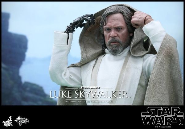 Star Wars: The Force Awakens Luke Skywalker Hot Toys Photo 5