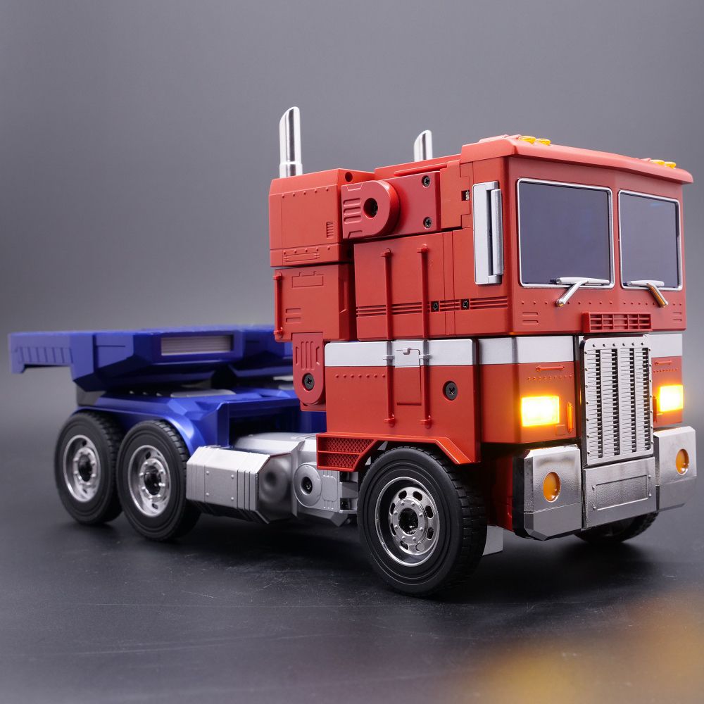 Transformers AutoConverting, VoiceActivated Optimus Prime Robot