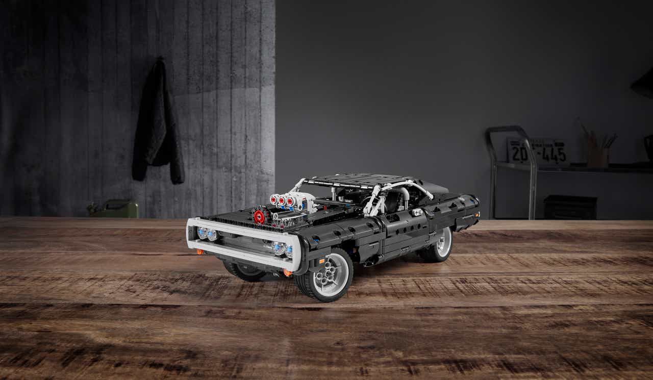 LEGO Technic Dom's Dodge Charger Set Photo #1
