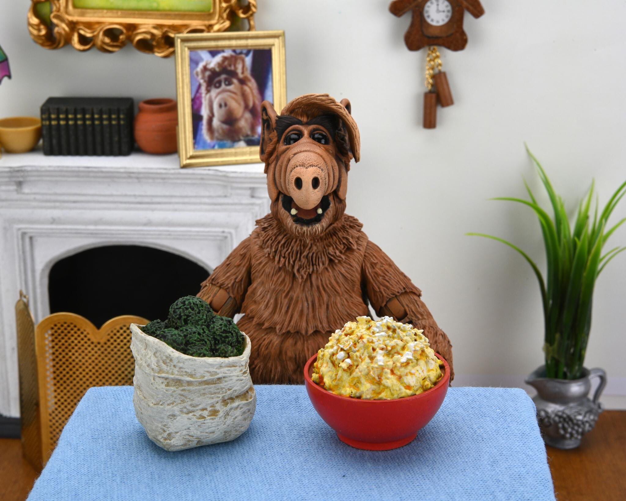 ALF Celebrates 35th Anniversary with NECA Ultimate Action Figure