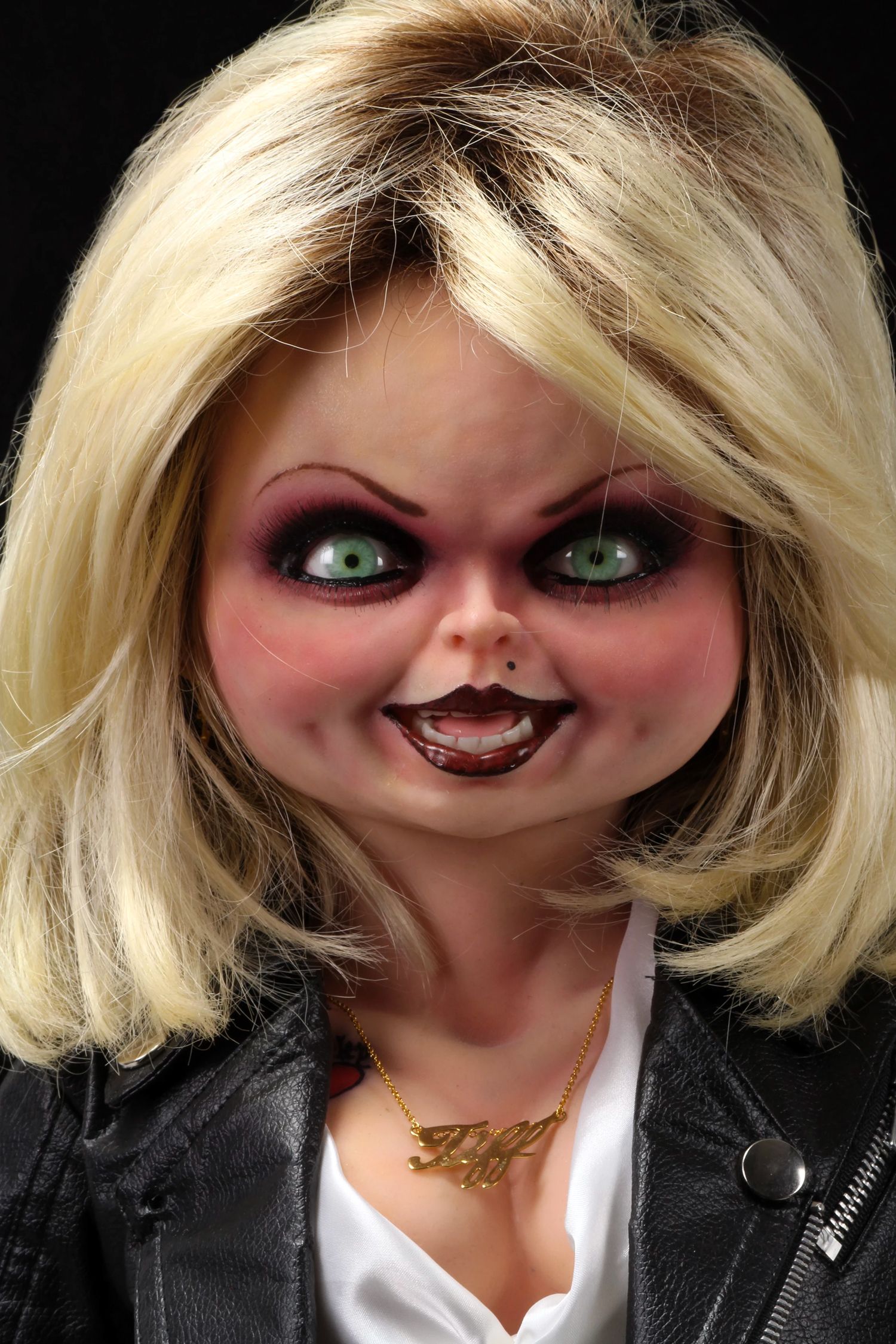 NECA Announces Life-Size Chucky & Tiffany Dolls from Bride of Chucky