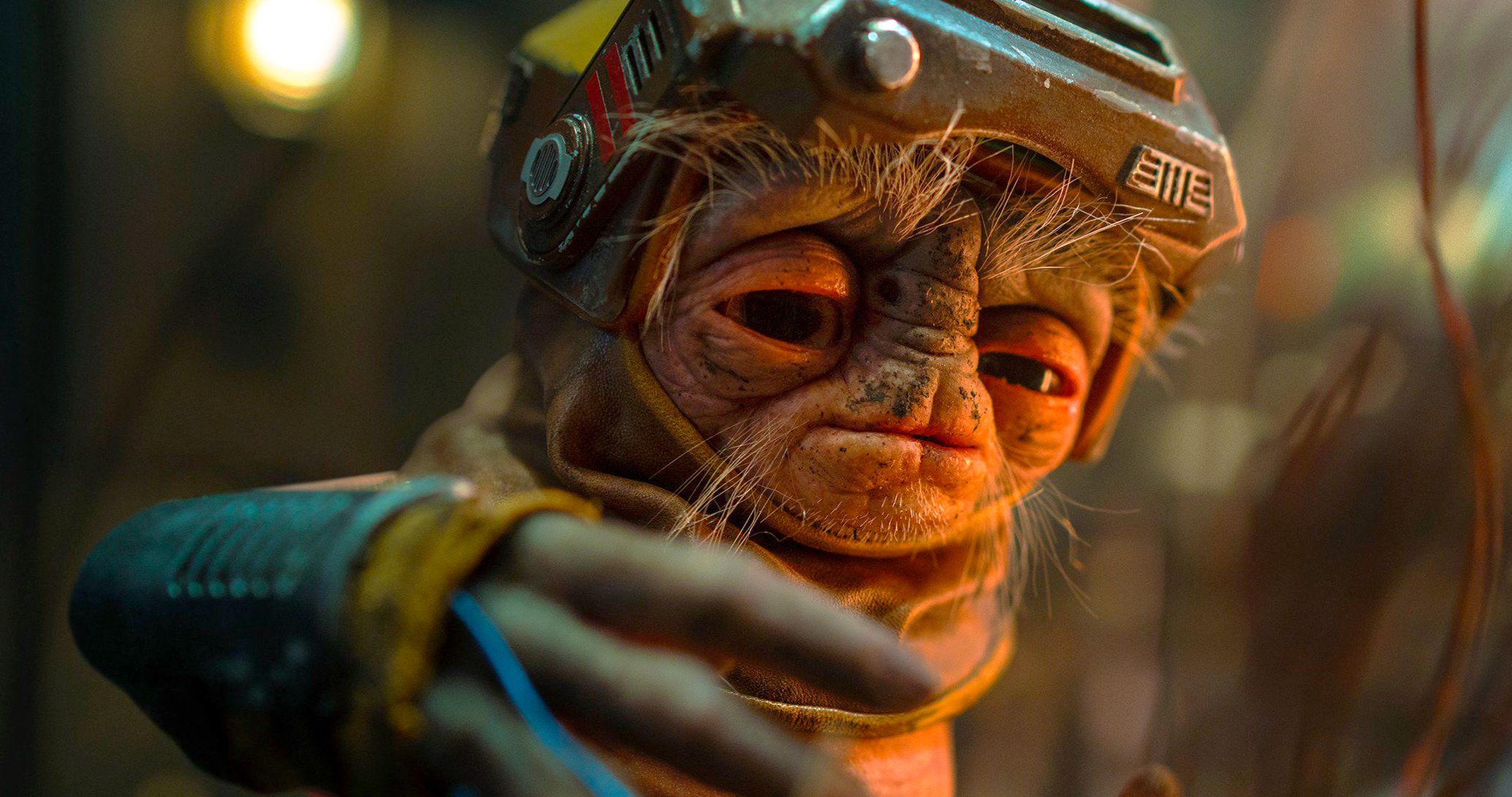 Star Wars 9 Photo Introduces Droidsmith Babu Frik, Is He Behind C-3PO's Red Eyes?