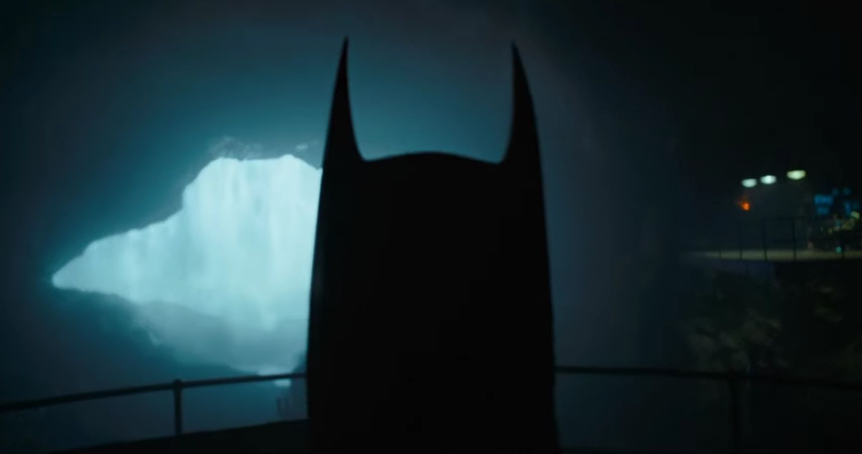 The Flash Teaser Reveals Michael Keaton's Return as Batman