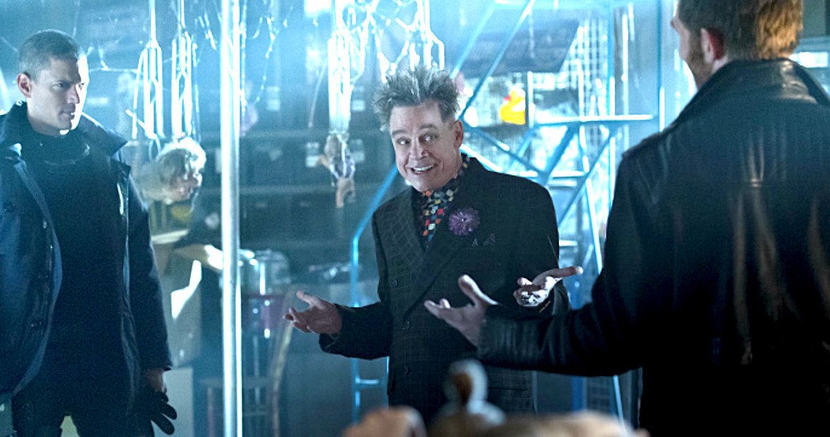 Mark Hamill Returns as Trickster in Flash Season 2 Fall Finale Preview