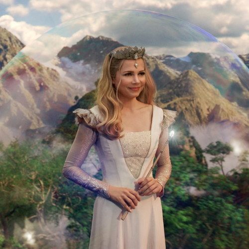 Michelle Williams Travels by Air Bubble in Oz: The Great and Powerful Clip