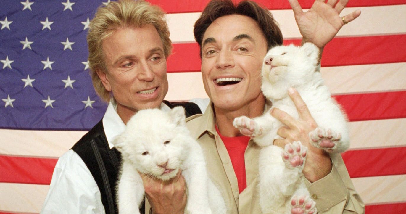 Roy Horn, of Siegfried &amp; Roy Fame, Dies at 75 of COVID-19