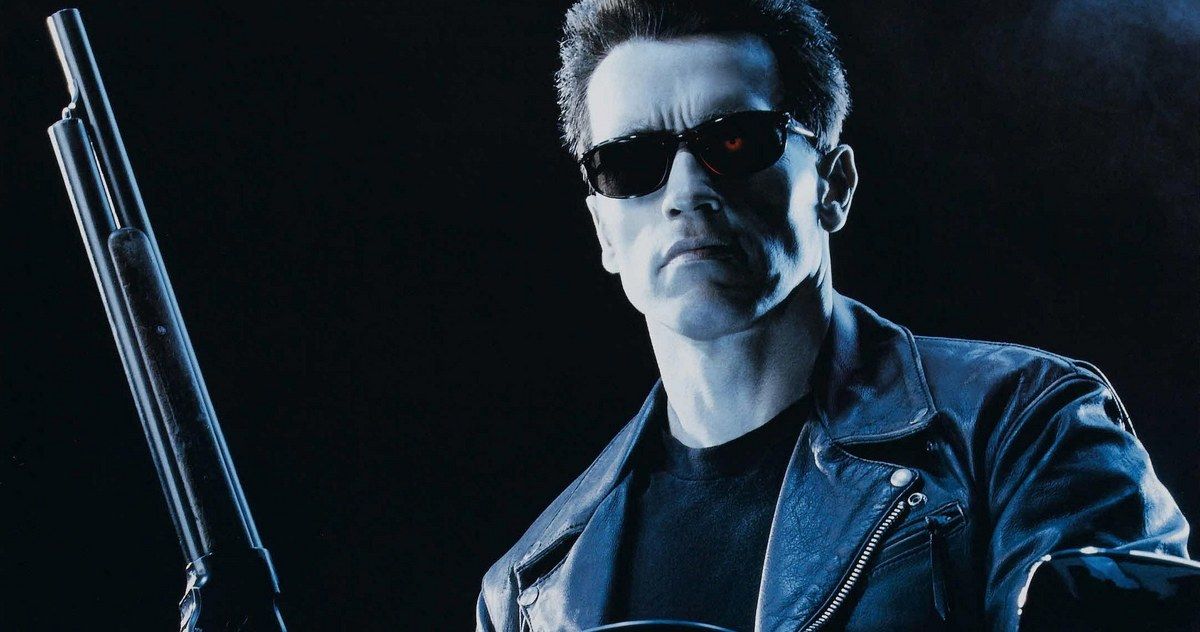 Arnold Schwarzenegger holds a shotgun in Terminator 2