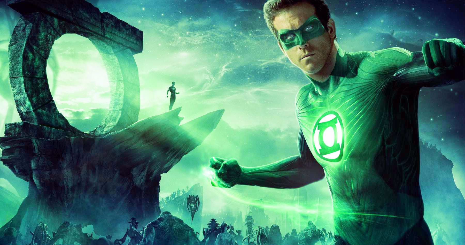 When It Comes to Watching Green Lantern, Ryan Reynolds Warns Fans to Walk Away