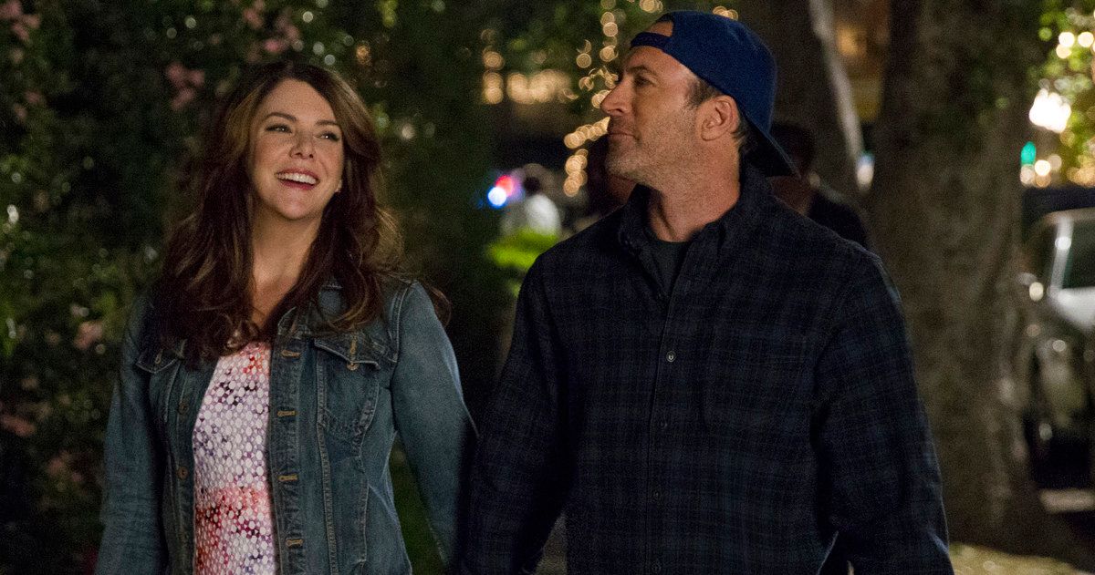 Luke &amp; Lorelai Reunite in New Gilmore Girls Revival Photos