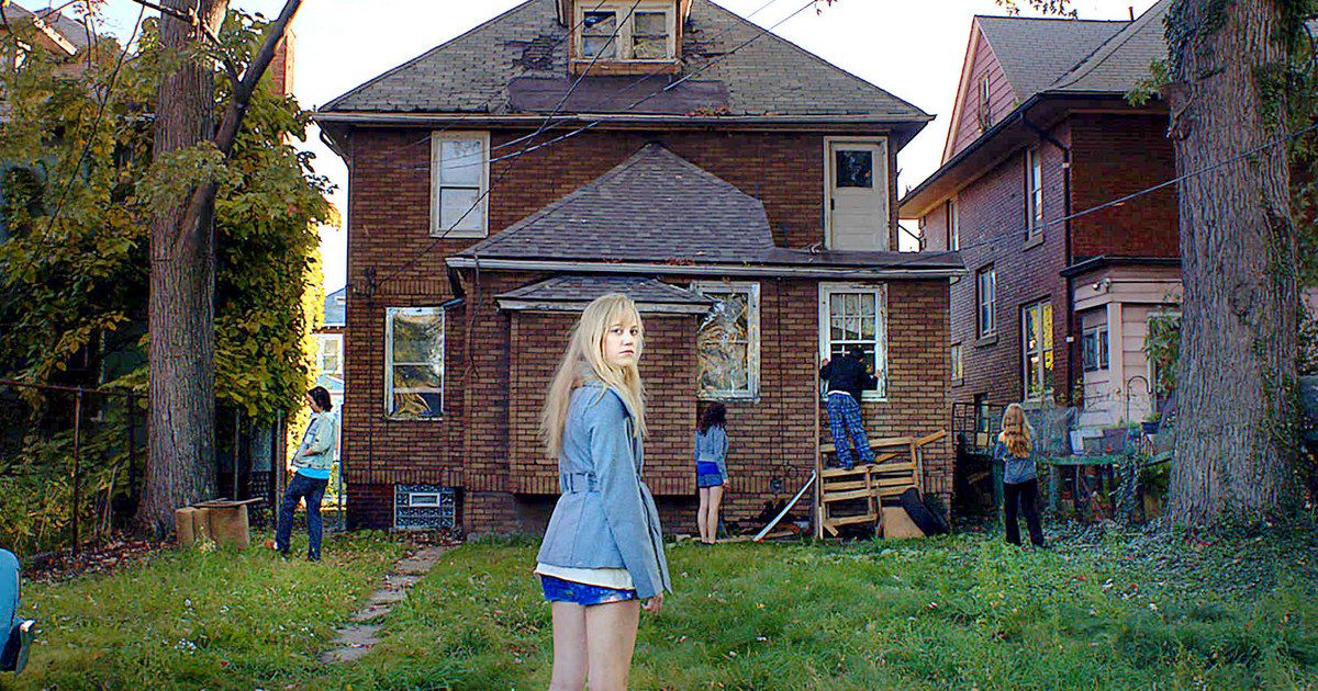 It Follows Trailer with Keir Gilchrist and Maika Monroe