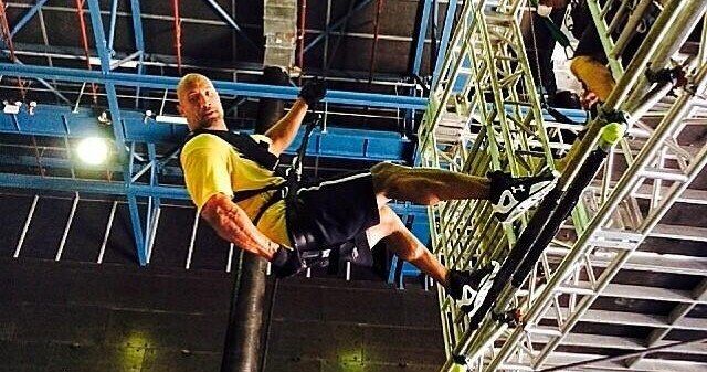 San Andreas: Dwayne Johnson Practices Rappelling in New Photo