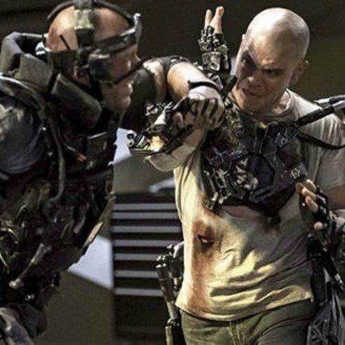 Elysium Photos with Matt Damon Engaged in Combat
