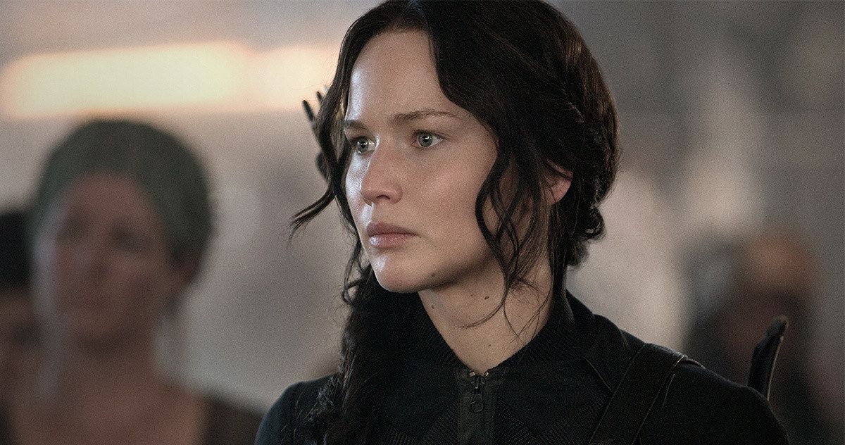 Hunger Games Mockingjay Trailer: Katniss Returns to District 12