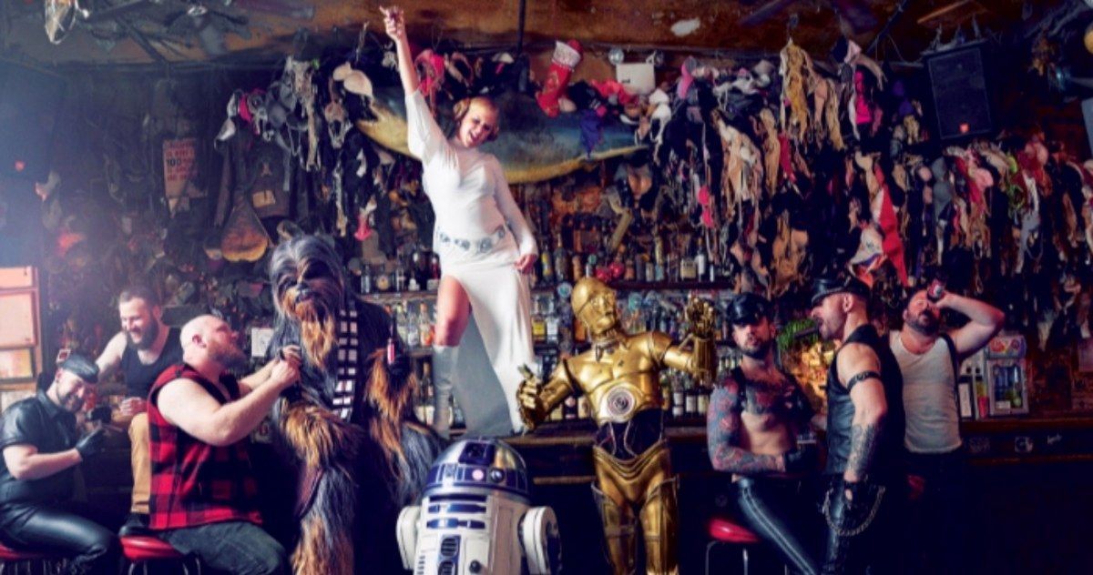 Amy Schumer Parties with Chewbacca &amp; R2D2 in Wild Star Wars Photos