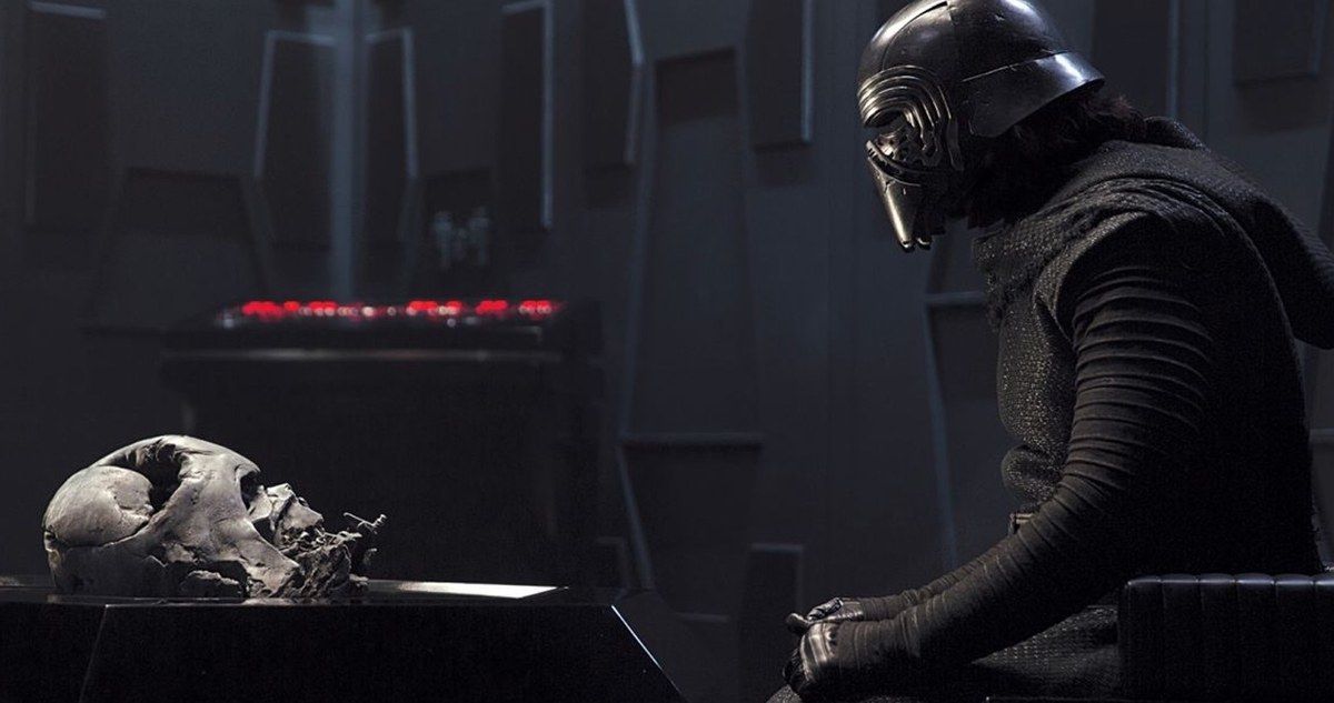 syndrom Månenytår Afsky Star Wars 9 Gives Kylo Ren a New Darth Vader-Inspired Helmet?