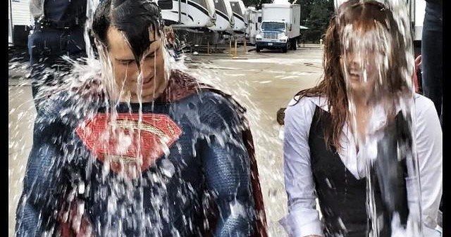 Batman v Superman: Superman and Lois Lane Ice Bucket Challenge!