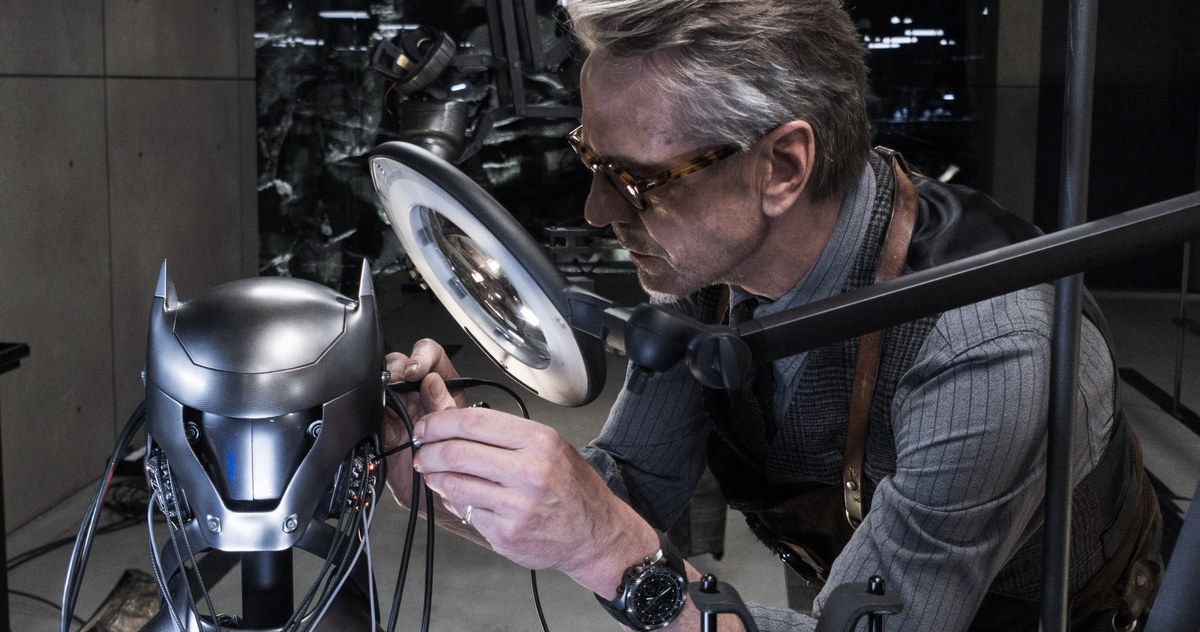 Jeremy Irons Talks Alfred's Role in Justice League &amp; The Batman
