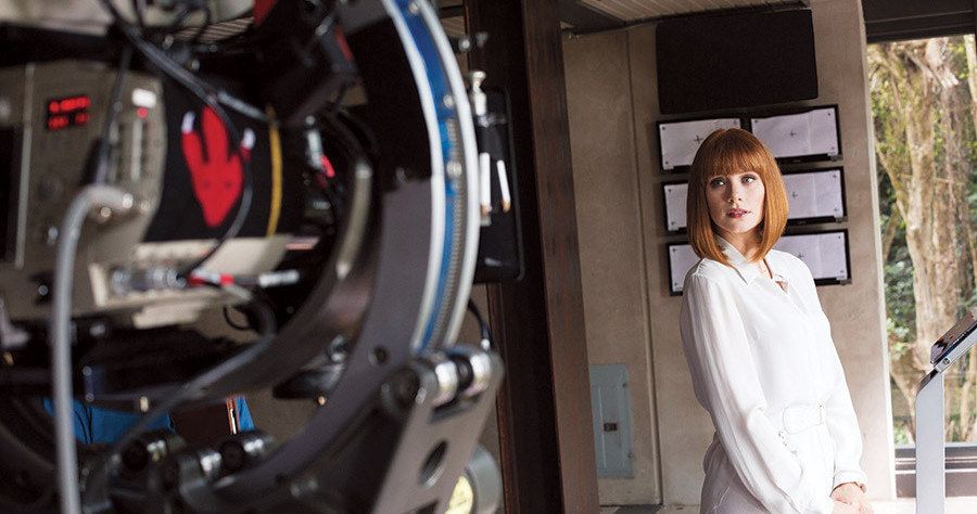 First Jurassic World Images Featuring Bryce Dallas Howard