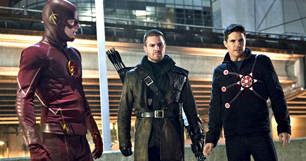 The Flash, Arrow &amp; Firestorm Unite in New Photos