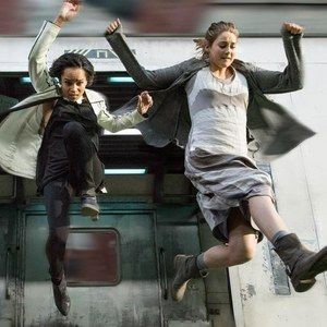 COMIC-CON 2013: Seven Divergent Photos with Shailene Woodley